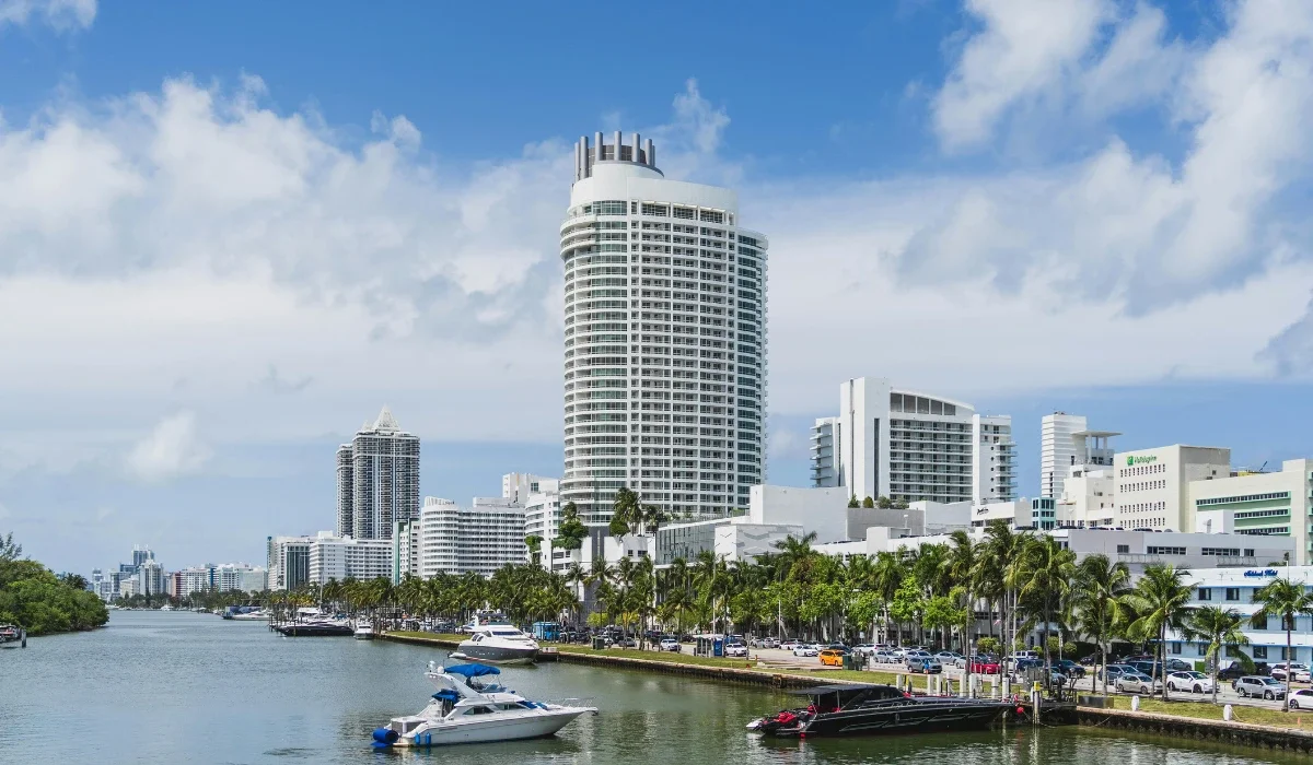 Condominios frente al agua en Miami, Florida, disponibles para inversionistas extranjeros