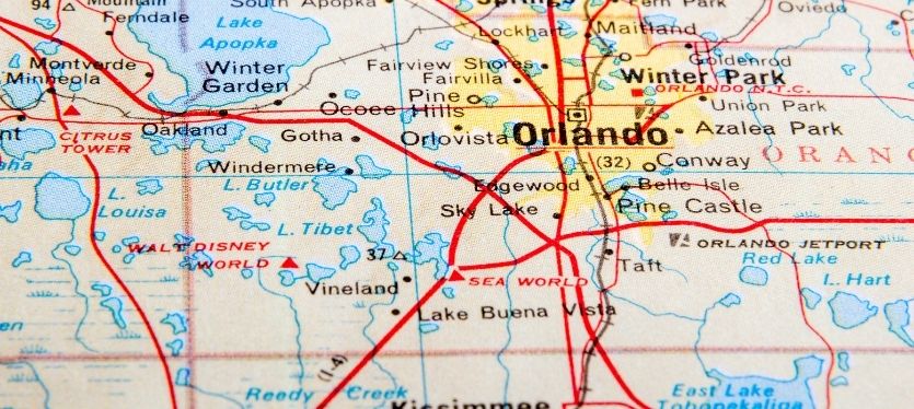 Mapa detallado de Orlando, Florida, con rutas y lugares destacados de la ciudad