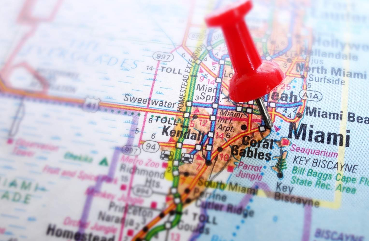 Mapa de Miami, Florida, destacando áreas clave para invertir en comunidades locales.