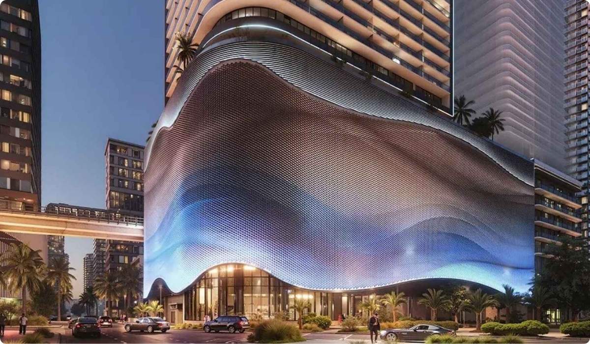 Edificio nuevo con diseño ondulado, simbolizando las olas, en el contexto de inversión en Brickell.