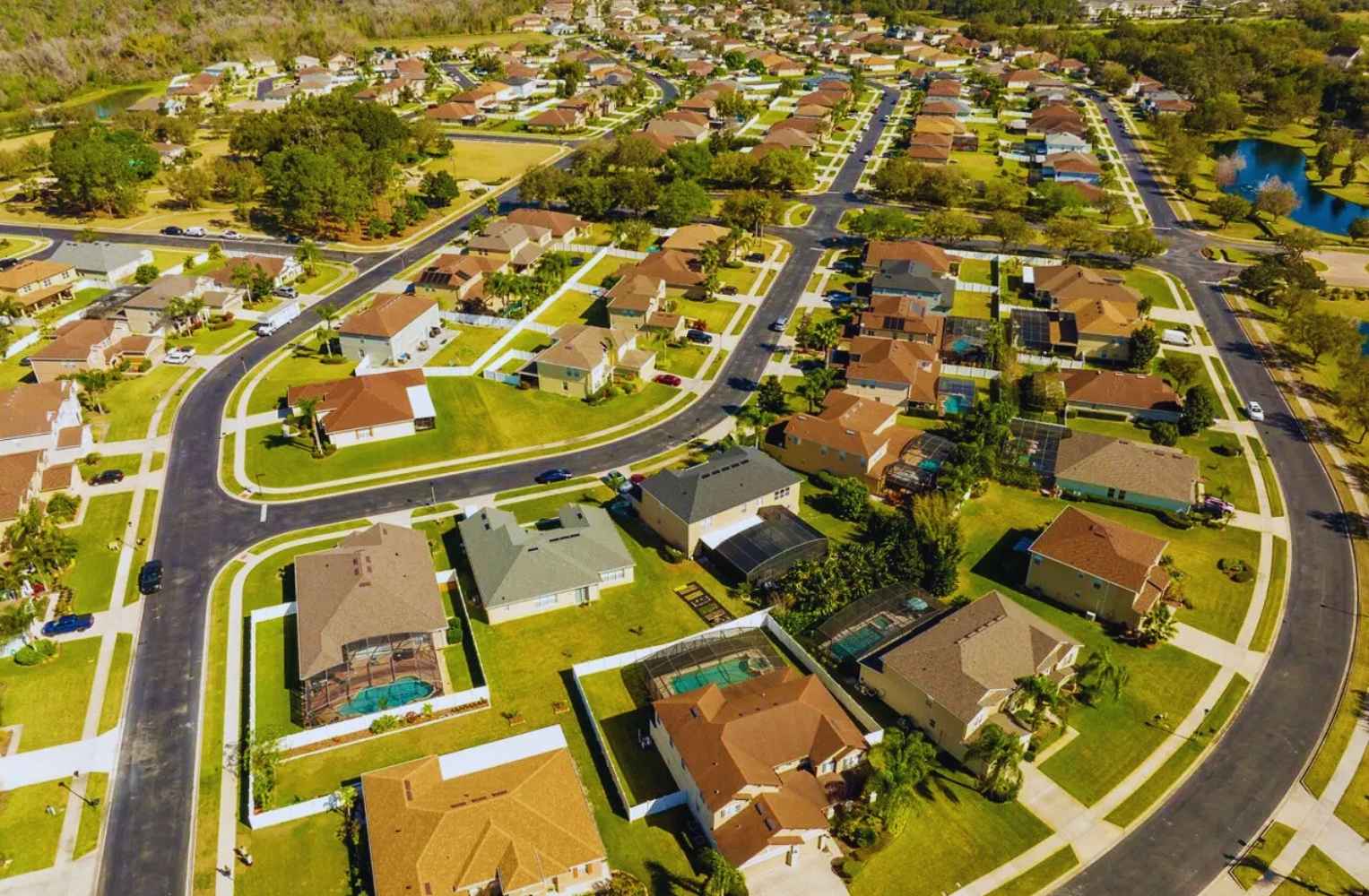 Vista aérea de un vecindario residencial en Winter Garden, un área en crecimiento cerca de Orlando.