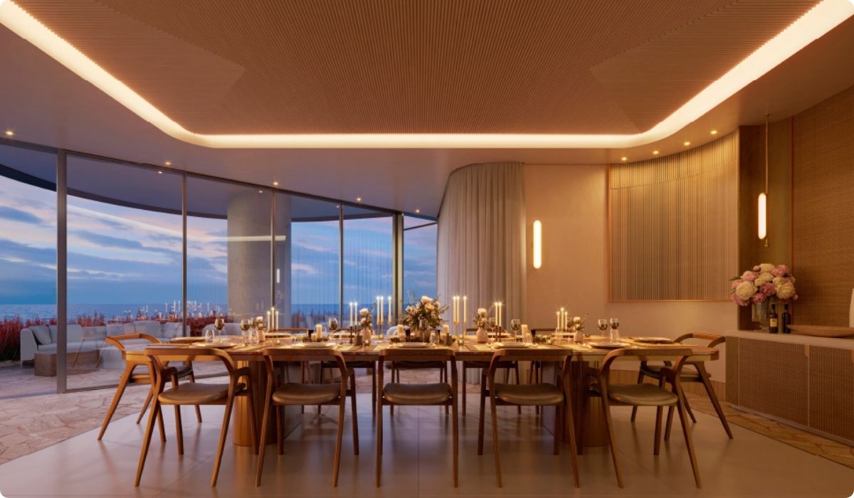 Comedor elegante con vista al océano, ideal para disfrutar de los mejores proyectos de pre-construcción en Florida 2026.