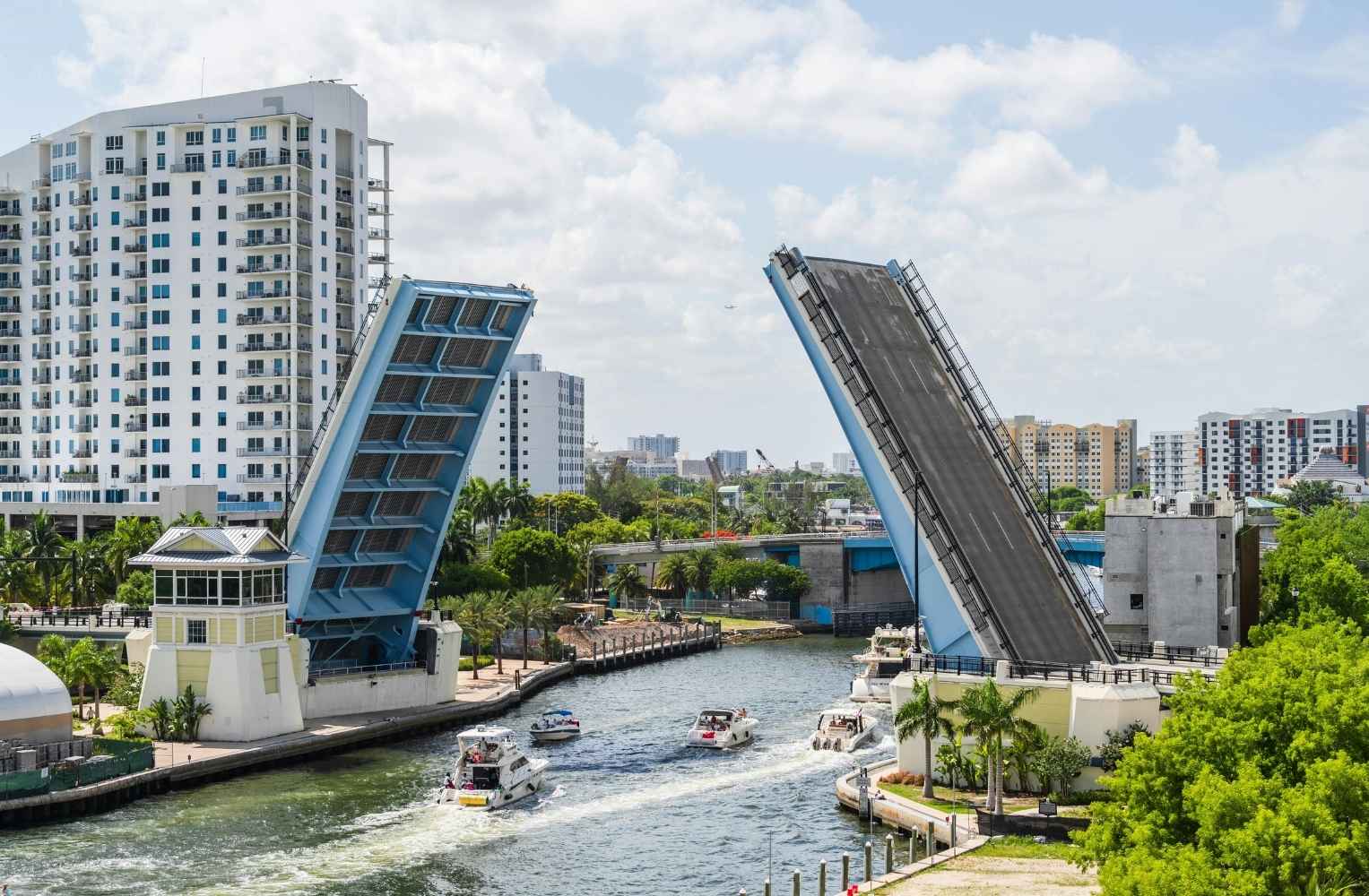 El río Miami, un destino turístico popular, con opciones de alquiler para disfrutar de su belleza natural.