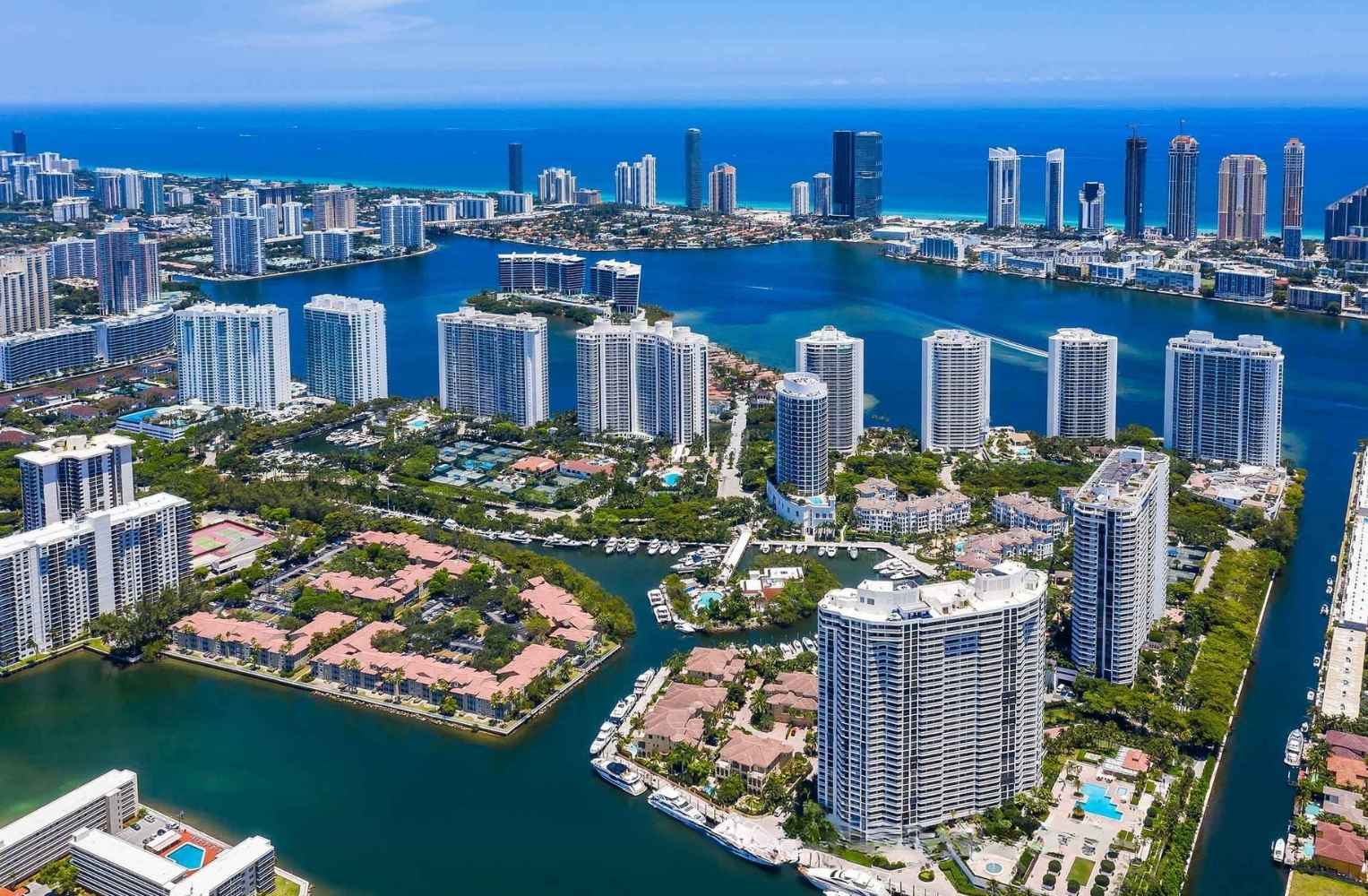 The image shows an aerial view of Williams Island.