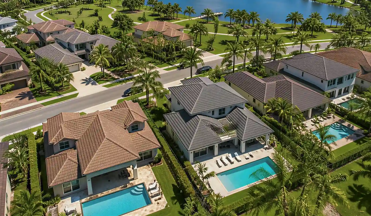 Villas de lujo con piscinas privadas en comunidad resort de Kissimmee, Florida, para inversión en renta corta 2026.